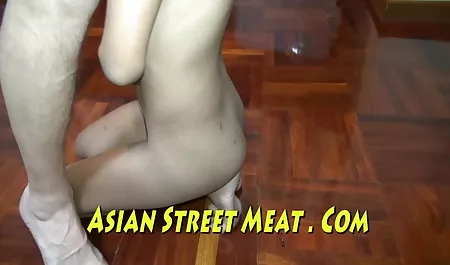 सींग वाला पति उसकी वेश्या सेक्सी फिल्म दिखाइए हिंदी में को देखता है