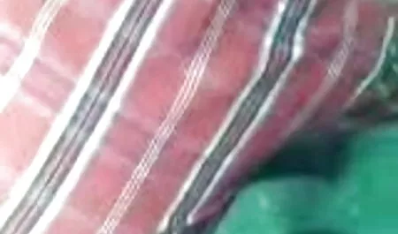 रेडहेड लड़की अपने ब्लू पिक्चर वीडियो में सेक्स आकर्षण दिखाती है।