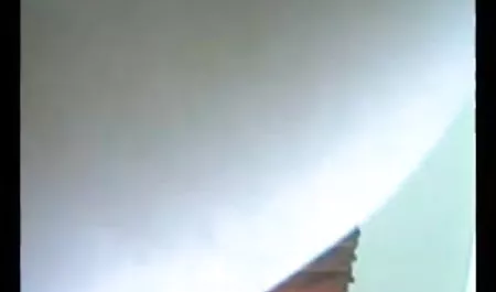 एक सेक्सी श्यामला को आकर्षित करने के लिए उसे थोड़ा सा चूसें, और फिर गहरे हस्तमैथुन का आनंद लें और एक नरम हरे रंग के लॉन पर सेक्सी हिन्दी पिक्चर फिल्म चुदाई करें, साथ ही साथ उसकी मलाई भी लें