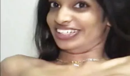 हॉट बेब एक छोटे लिंग पर गड़बड़ हो जाता वीडियो पिक्चर सेक्सी है