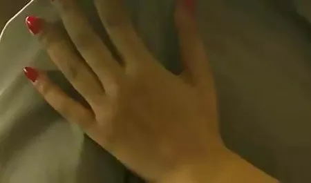 वह खुद को संतुष्ट और वीडियो में सेक्सी पिक्चर वीडियो संतुष्ट करती है