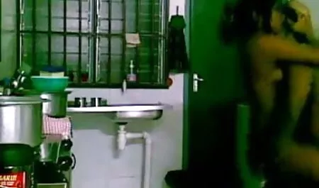 बारबरा उत्सुकता से सेक्सी वीडियो फिल्म पिक्चर एक बड़ा मोटा मुर्गा चूसता है