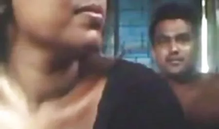 समुद्र तट पर सेक्सी हिंदी में पिक्चर श्यामला चमकती है