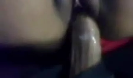 एक शानदार श्यामला एक कार्यालय प्रबंधक के रूप हिंदी फिल्म पिक्चर सेक्सी में काम करती है, लेकिन उसके पास स्पष्ट रूप से पर्याप्त वेतन नहीं है, इसलिए वह एक पोर्न स्टार अर्जित करना चाहती है