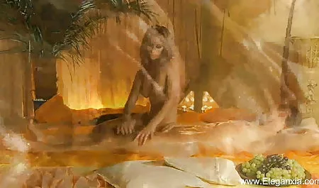 एरियल उसकी बालों वाली हिंदी सेक्सी पिक्चर फिल्म चूत को सहलाता है और संभोग से कराहता है