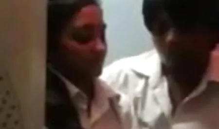 चिट्टी लैटिना उसके चूतड़ वीडियो हिंदी फिल्म सेक्सी दिखाती है