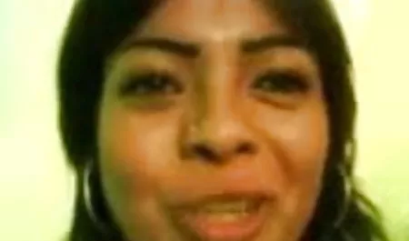 सुंदर काली महिला अपने कामुक शरीर इंग्लिश पिक्चर हिंदी में सेक्सी को सहलाती है