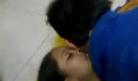 सुंदर और कोमल सेक्सी फिल्म भेजो वीडियो गोरा एक गर्म मुर्गा और जीभ को तरसता है