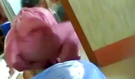 बेबी ने एक पोज़ सेक्सी पिक्चर दिखाएं वीडियो में लिया और उसकी चूत की चुदाई की