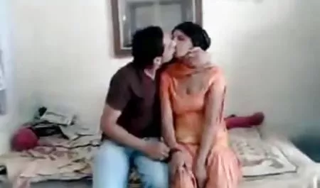 मेरी छोटी सेक्स पिक्चर चाहिए बीवी को सोफे पर गिरा दिया