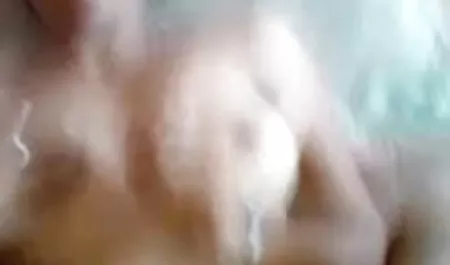 सुनहरे बालों वाली लड़की अपने नए दोस्त से प्यार करती है, अपने वीडियो में सेक्सी पिक्चर वीडियो में बेटे के दोस्त की भूमिका में