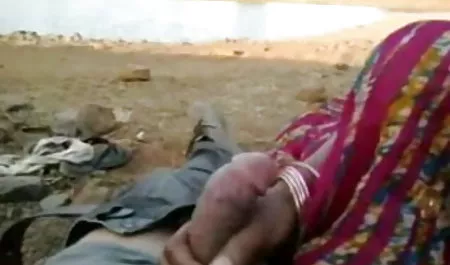 टैटू सेक्सी फिल्म भेजो वीडियो में गोरा एक छोटी सी चूत को चूसता है