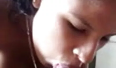 वो अपनी पैंटी को नापते हैं और खुद को डिल्डो को हिंदी सेक्सी फिल्म पिक्चर सहलाते हैं