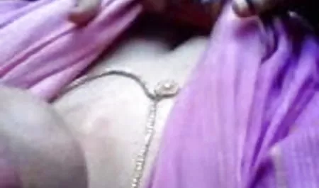 दवॉचलका का हॉट बॉडी सभी सेक्सी हिंदी पिक्चर फिल्म वीडियो बहुत गर्म है, क्योंकि वह सेक्स बहुत चाहती है, और पास में एक भी असली डिक नहीं है, इसलिए कुतिया को खुद हस्तमैथुन करना पड़ता है