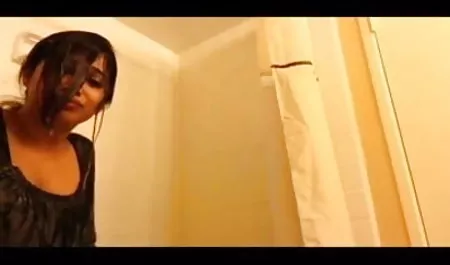 आदमी सेक्सी पिक्चर सेक्सी फिल्म वीडियो एक सेक्सी सुनहरे बालों की जीभ पर है