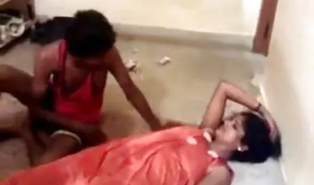 स्ट्रिपर ने बूढ़ी लड़की को अपने शुक्राणु के सेक्सी ब्लू हिंदी साथ भर दिया