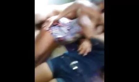 पीटर हिंदी पिक्चर में सेक्सी के स्तन अच्छे हैं