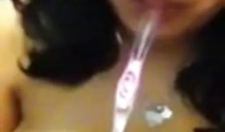 मेरा रेडहेड खड़ा है, हिंदी पिक्चर फिल्म सेक्सी वीडियो में खेल रहा है और गधा दिखा रहा है