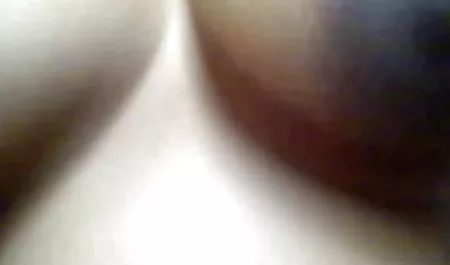 पुराने श्यामला ने खुद को वह सब कुछ दिखाने का फैसला किया वीडियो पिक्चर सेक्सी जो वह सक्षम है, और चतुराई से उसके सेक्सी शरीर को नंगे कर दिया