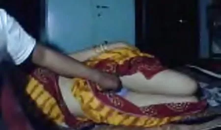 जब एक प्रेमिका के हाथों में सेक्सी वीडियो की पिक्चर एक वाइब्रेटर होता है, तो उसे एक सदस्य के बारे में सोचने की ज़रूरत नहीं होती है। बिस्तर पर सेक्सी समलैंगिकों की चुदाई