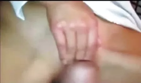 परिपक्व हिंदी पिक्चर फिल्म सेक्सी में गोरा उसकी योनी हस्तमैथुन