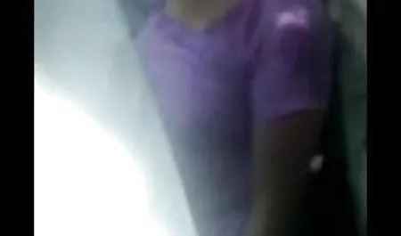 अथाह आँखों हिंदी पिक्चर फिल्म सेक्सी हिंदी में वाला यह श्यामला हमारे नायक से मदद माँगता है, वह कुछ भी करने को तैयार है। इसलिए, एक पल के बाद, उसका लंड उसके मुँह में था