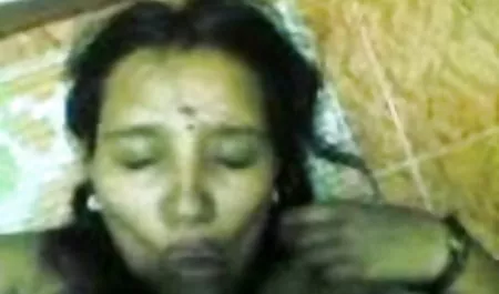 एक खूबसूरत सेक्सी हिंदी में पिक्चर आकृति के साथ युवा गोरा, किसी भी आदमी को पागल कर देगा, बिस्तर पर जोश से हस्तमैथुन करता है