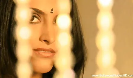 एक परिवार के जोड़े ने शरारती सेक्स करने और इसे कैमरे पर लेने के लिए घर से होटल तक तोड़ हिंदी मूवी पिक्चर सेक्सी दिया