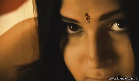 महिलाओं के लॉकर रूम में प्रवेश करते हुए, लड़के ने अचानक इंग्लिश सेक्सी पिक्चर वीडियो विलाप करते विलाप सुना