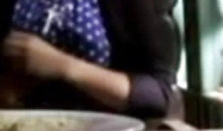 श्यामला इंग्लिश पिक्चर दिखाइए सेक्सी घर को साफ करती है