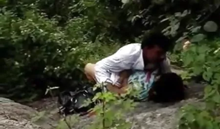 बड़े स्तन बॉलीवुड सेक्सी पिक्चर के साथ गोरा पूल द्वारा खुद को सहलाता है