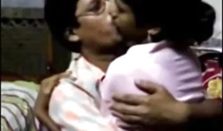 श्यामला के मुँह में बड़ा सेक्सी फिल्म दिखाइए हिंदी में मुर्गा