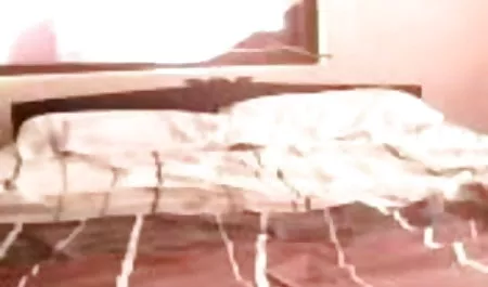 यार एशियाई की बालों वाली चूत को सहलाता है और अपना लंड हिंदी पिक्चर फिल्म सेक्सी उसके मुँह में देता है