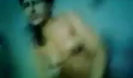 लड़की ताकत की असली परीक्षा का इंतजार कर रही है। एक स्वस्थ रूसी व्यक्ति, एक बच्चे को एक अनचाहे बिंदु से गुदगुदाता है, जिससे उसे चीखता है और जोर से चिल्लाता है जब उसके स्फिंक्टर एक सदस्य के भयंकर दबाव सेक्सी पिक्चर फिल्म हिंदी में में फटा