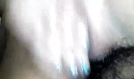 परिपक्व सेक्सी वीडियो पिक्चर बताओ कुतिया अपनी युवा प्रेमिका को लिस्बी सेक्स की मूल बातें सिखाती है