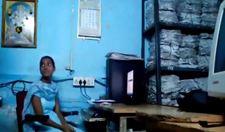 परिपक्व दोस्त एक युवा बिल्ली पाला और समाप्त हो गया पिक्चर फिल्म वीडियो सेक्सी