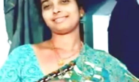 चिकी ने पहले छेड़ा और फिर गधे में एक सेक्स सेक्स पिक्चर डिक मिला