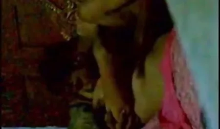 सेक्सी सेक्सी मूवी सेक्सी पिक्चर माँ पूल में तैरती है