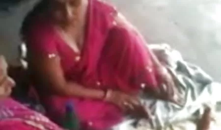 स्टूडेंट ने उसकी चूत में ऊँगली की और सेक्सी हिंदी पिक्चर फिल्म वीडियो गांड में लंड पेल दिया