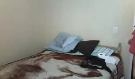 डार्क बालों वाली लड़की हिंदी पिक्चर सेक्सी वीडियो कैमकोर्डर लेंस के सामने कमबख्त नहीं है। वह आदमी उसकी चूत और गांड को पीटता है, जिससे वह खुशी और वासना से जोर से कराहती है