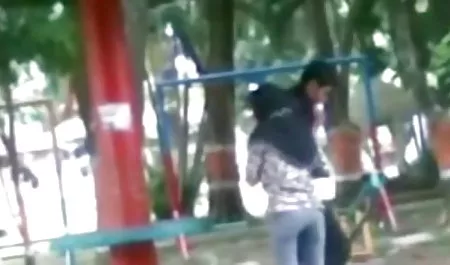 पम्पुश्का अपने ग्राहक के हिंदी फिल्म हिंदी वीडियो सेक्सी सदस्य के पैर सहलाता है