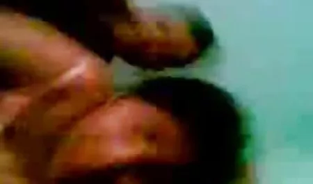 हुड और छोटे शॉर्ट्स में बच्चा सुंदर रूप सेक्सी पिक्चर हिंदी मूवी से ऊँगली कर रहा है और एक मजबूत संभोग सुख प्राप्त करता है