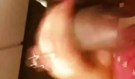 यार उसके हाथ हिंदी सेक्सी फिल्म दिखाएं पर सहलाता है