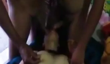 दो busty समलैंगिकों अंत में एक असली पुरुष सदस्य की कोशिश करने का फैसला करते हिंदी पिक्चर फिल्म सेक्सी हैं, गर्म करने के लिए, वे एक-दूसरे के pussies को चाटते हैं और एक मांसल पुरुष के वजनदार ट्रंक को चूसना शुरू कर देते हैं