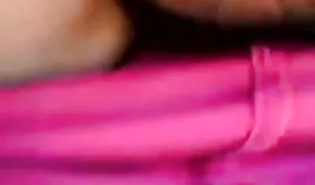 पतला बेब एक सदस्य को एक रबड़ की योनि के साथ ब्लू पिक्चर वीडियो में सेक्स fucks और एक blowjob देता है