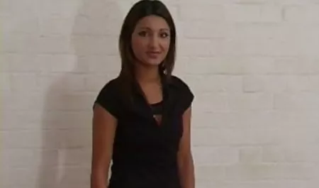 बड़े उल्लू बेब स्तन वीडियो में सेक्सी पिक्चर वीडियो में के बीच एक डिक लेता है