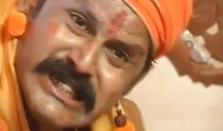 युवा छात्र वोदका पीते हैं और एक-दूसरे को नमक पान हिंदी पिक्चर में सेक्सी खिलाते हैं