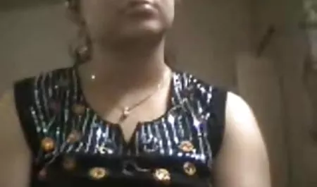 एक ठाठ लिमोसिन में, इतालवी सेक्स सेक्सी पिक्चर फिल्म माफिया का क्रूर नेता एक युवा वेश्या को बेरहमी से चोदता है