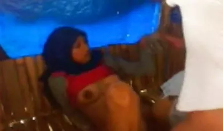 दो एशियाई वर्ग में अपने सहपाठी को सेक्सी मूवी पिक्चर हिंदी बकवास करते हैं