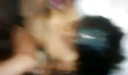 एक सितारा उसके खिलौने के सेक्स पिक्चर हिंदी मै साथ खेल रहा है।